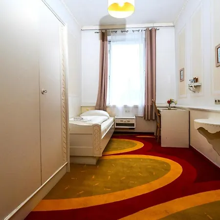 Haus Am Walde 酒店 3*